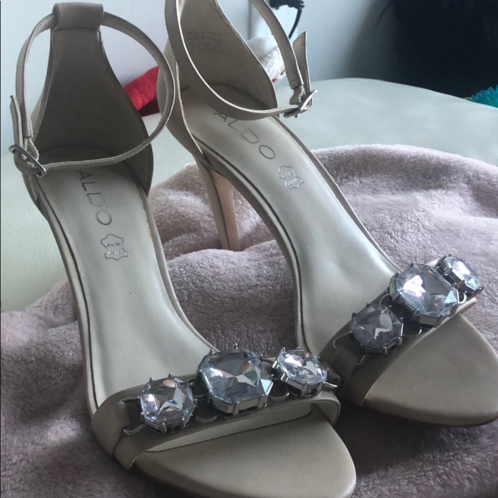 Cute high heels! Simple and glam